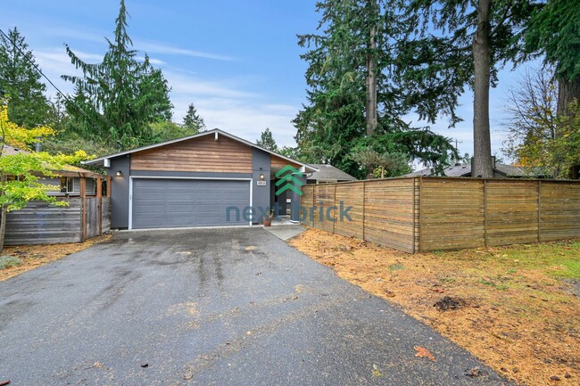 Primary Photo - 3 BED & 2 BATH SINGLE FAMILY HOUSE WITH A ...