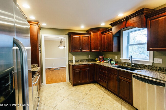 Building Photo - 2417 Ashwood Dr