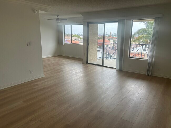 Building Photo - 1110 W 10th St