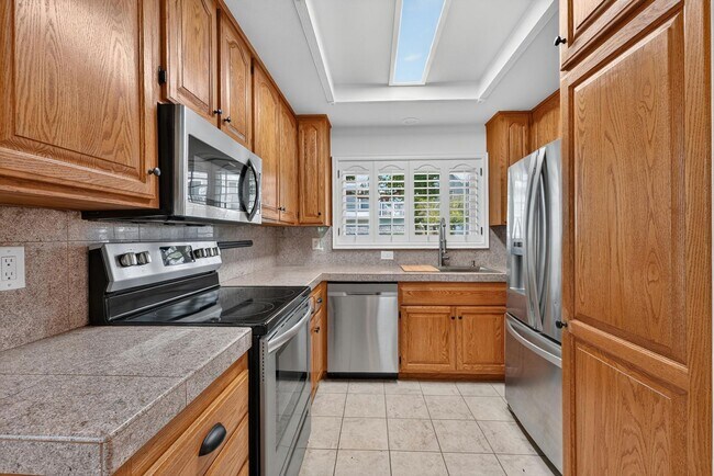 Building Photo - Spacious 2 Bed, 2 Bath Condo in Desirable Northwood