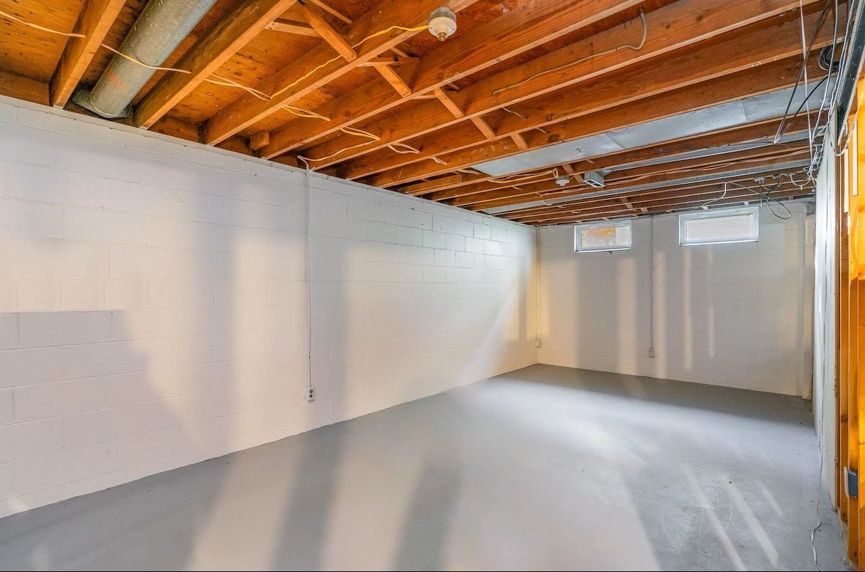 Building Photo - 1505 Iowa St