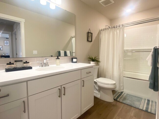 Building Photo - Modern Bonney Lake Home w/ AC  **SHORT TERM LEASE THROUGH 8/31/26 **