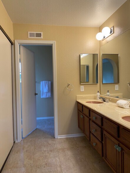 Building Photo - 11626 Via Isabel