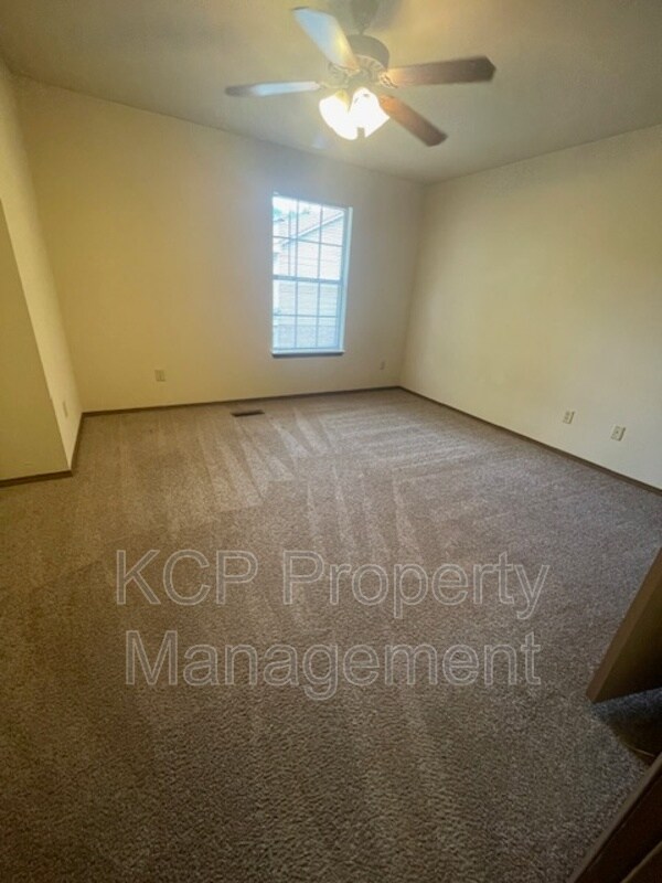 Building Photo - 3210 Phoenix Ave