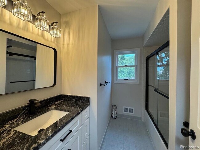 Building Photo - 2343 Heritage Pointe Dr