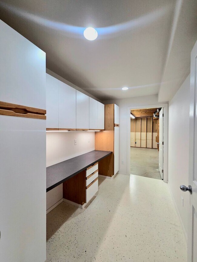 Building Photo - Grandiose Home on 1 Acre -- in East Wenatchee for Rent!! **5 Bed, 3 Bath**