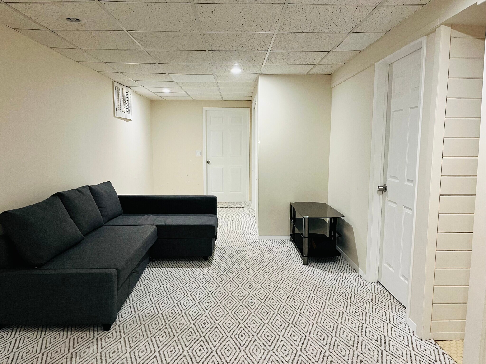 Building Photo - 8 Deer Path