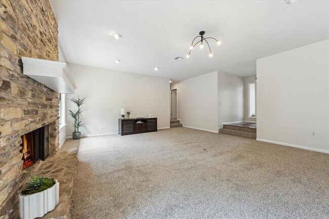 Building Photo - 3609 Peregrine Falcon Dr