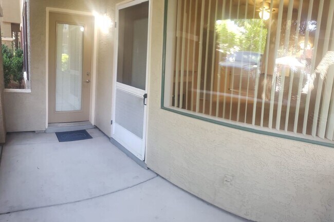Building Photo - TANAMERA CONDOMINIUMS 1 bed 1 bath 1 car g...