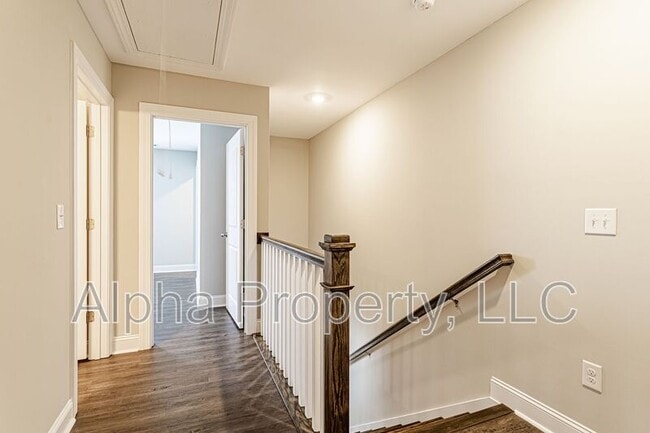 Building Photo - 14 Alderly Way