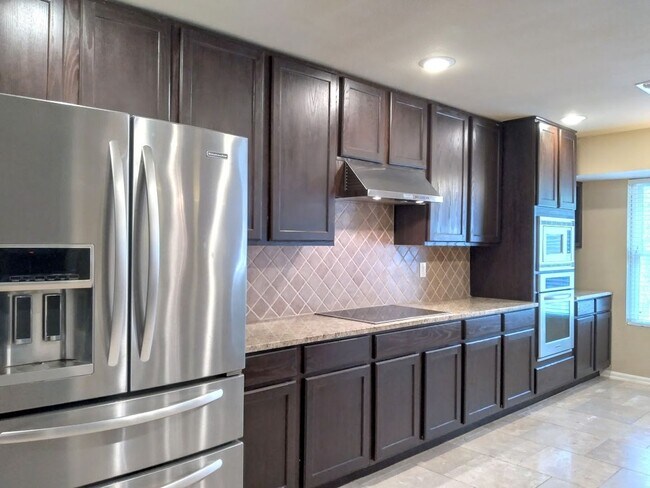 Building Photo - *COMING SOON* *MOVE IN SPECIAL* Exquisite Estate Living in Prestigious Hollywood Park With Outdoo...