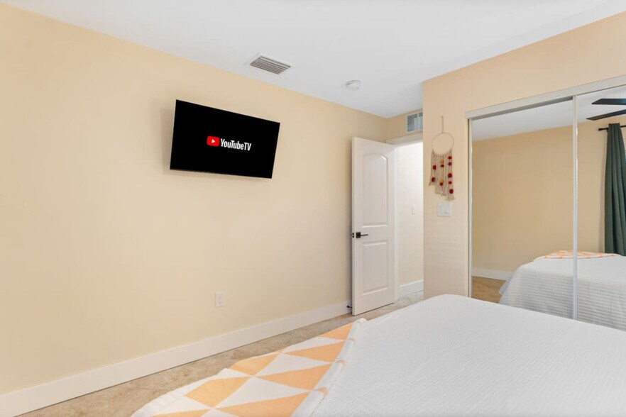 Building Photo - 79 S Brevard Ave