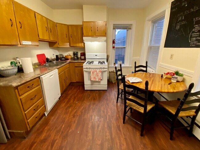 Building Photo - 97 Calumet St