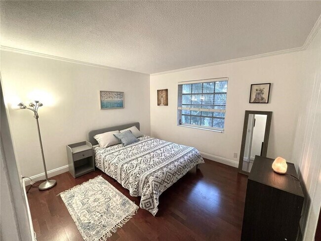 Building Photo - 619 Kensington Pl