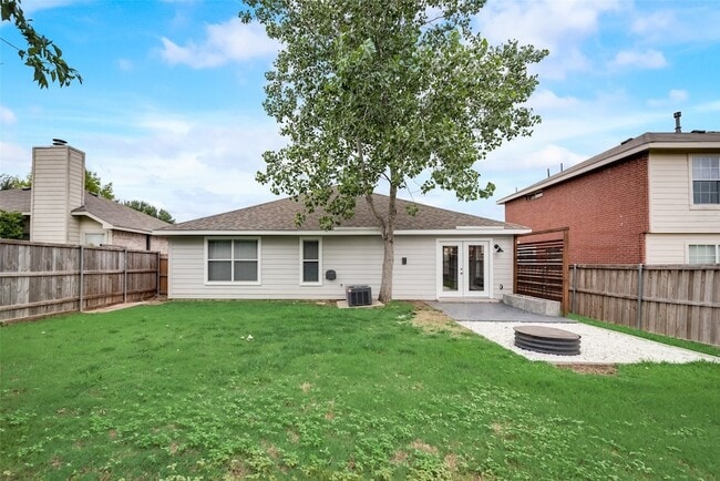 Building Photo - 9216 Newport Ln