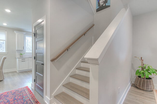 Building Photo - 801 Cherokee Ave