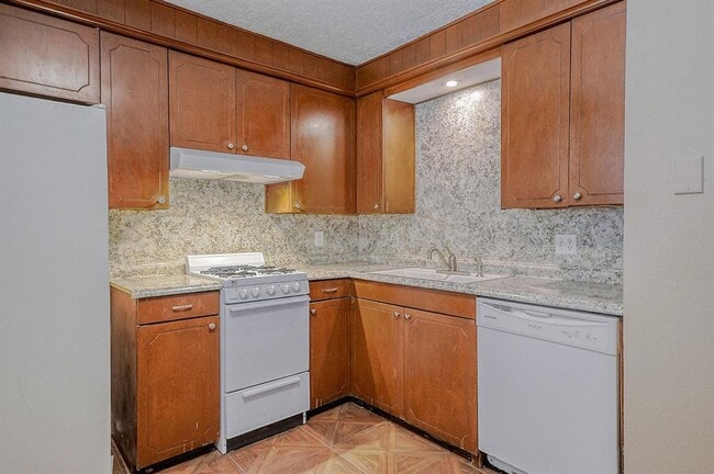 Building Photo - 1926 Cherokee Ln