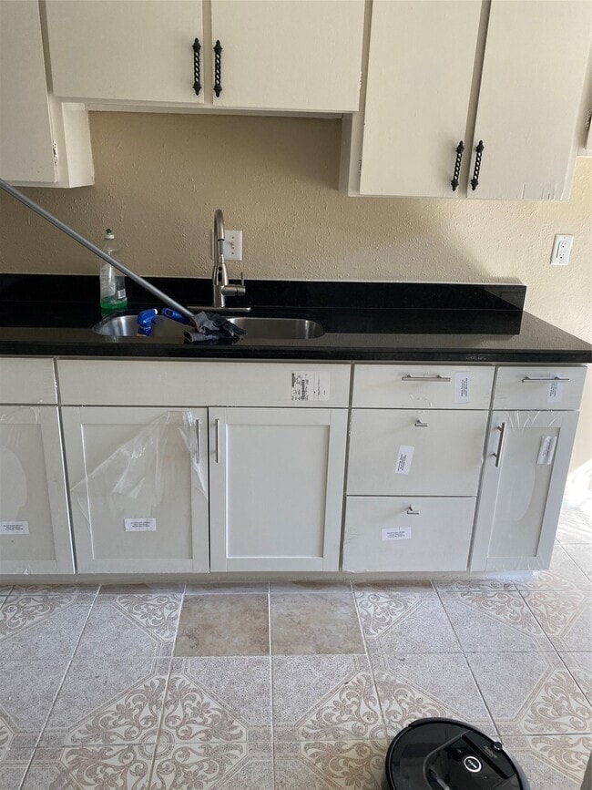 Building Photo - 7952 Grove Ridge Dr