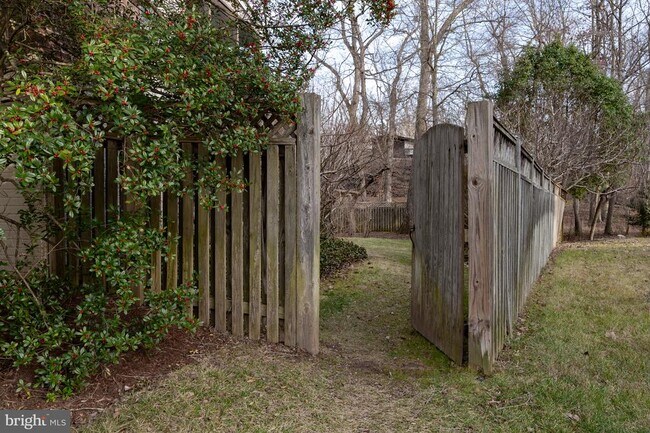 Building Photo - 8815 Surrey Ct