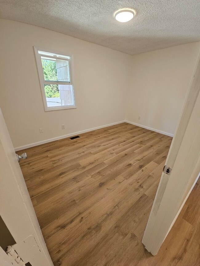 Building Photo - Buchanan-4 plex