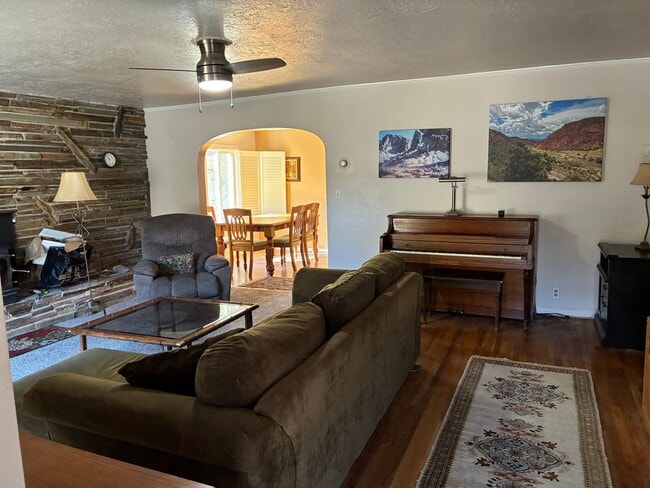 Building Photo - Furnished Two Bedroom