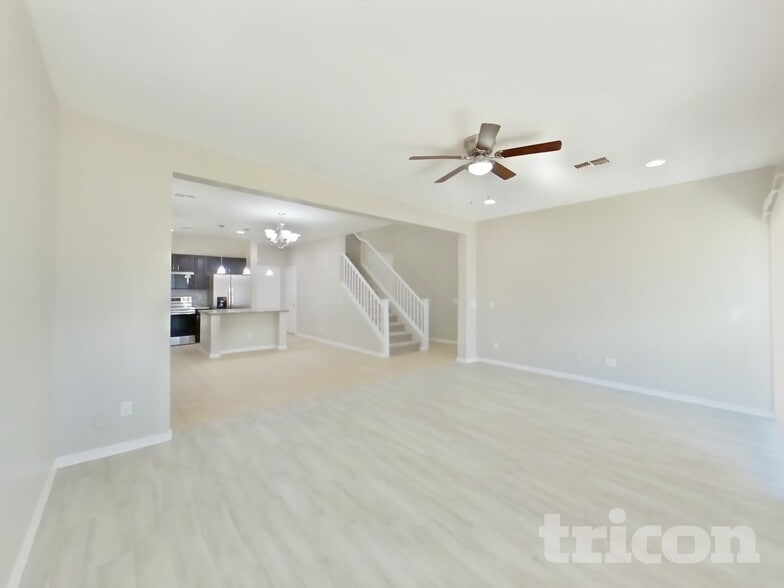 Building Photo - 819 W Dana Dr