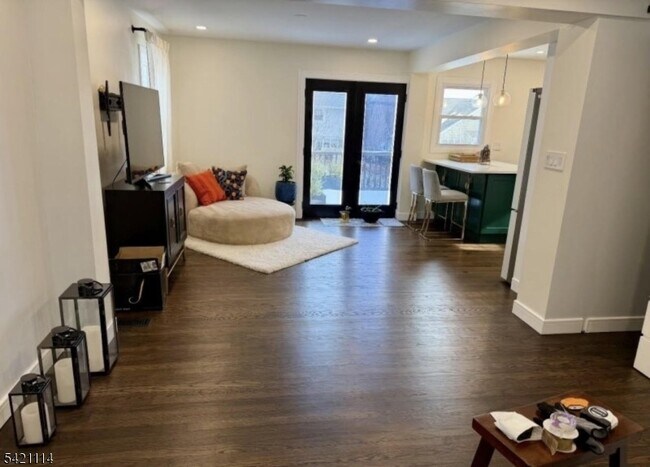 Building Photo - 321 Minute Arms Rd