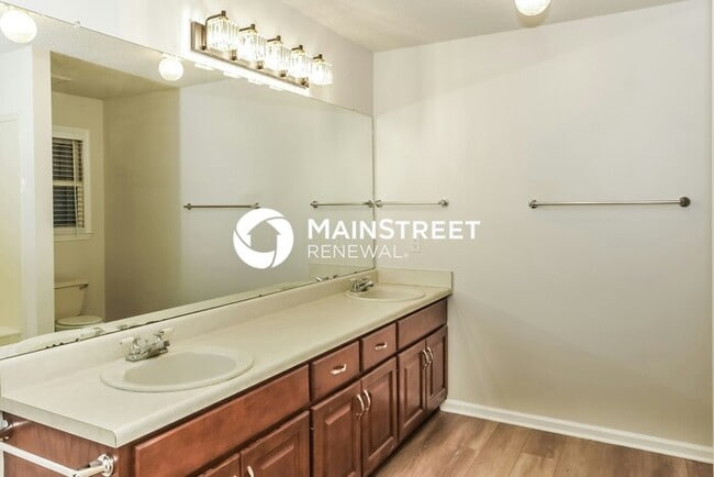 Building Photo - 4 Bedroom Pet-Friendly Home in HUNTSVILLE, AL with Main Street Renewal