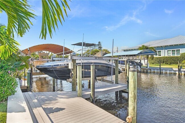 Building Photo - 1425 SW Egret Way