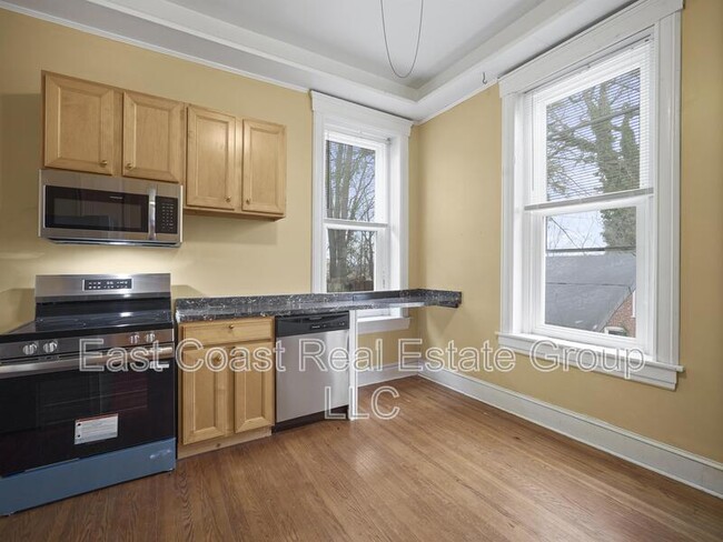 Building Photo - 448 Summit Ave