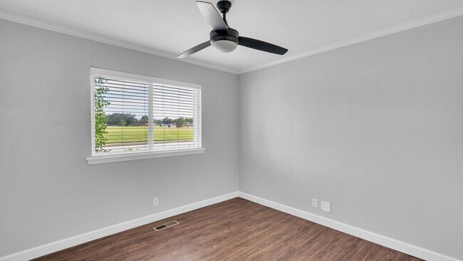 Building Photo - Midtown Tulsa | 3 Bed | 2 Bath |