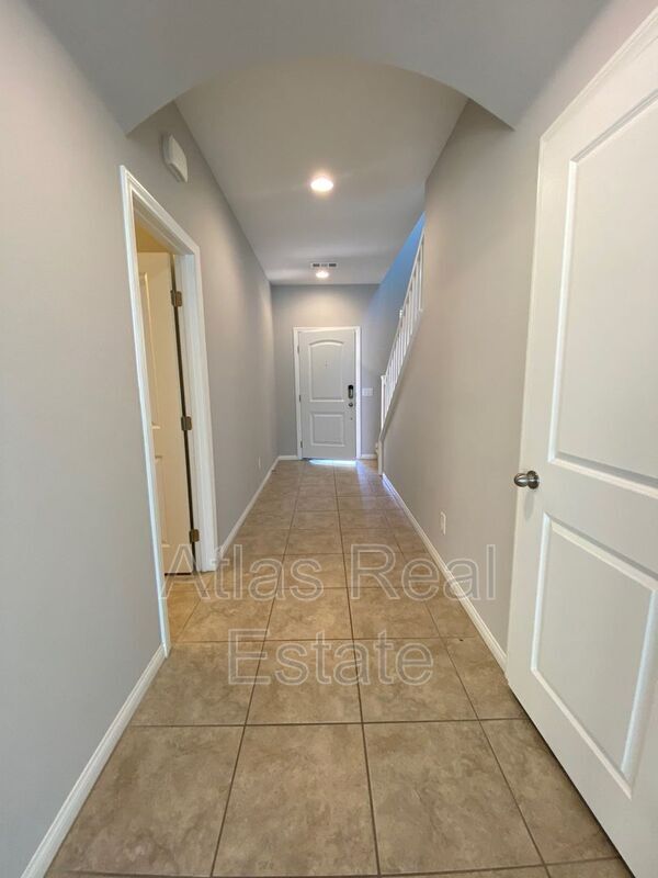 Building Photo - 10455 Skye Knoll Ave