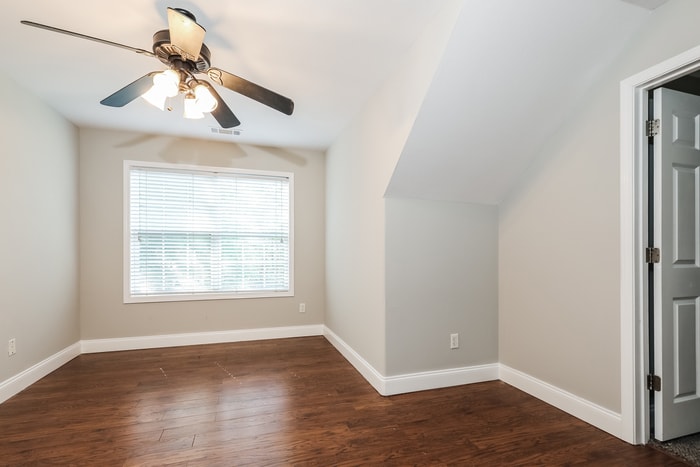 Building Photo - 905 Vandiver Ct