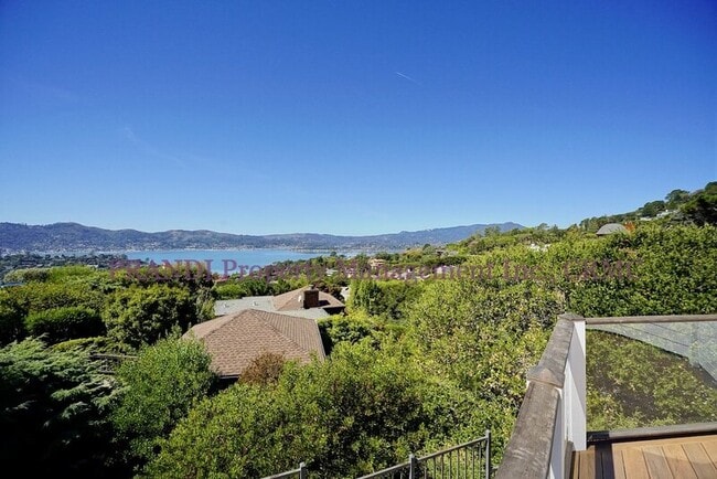 Building Photo - 3 Bartel Ct