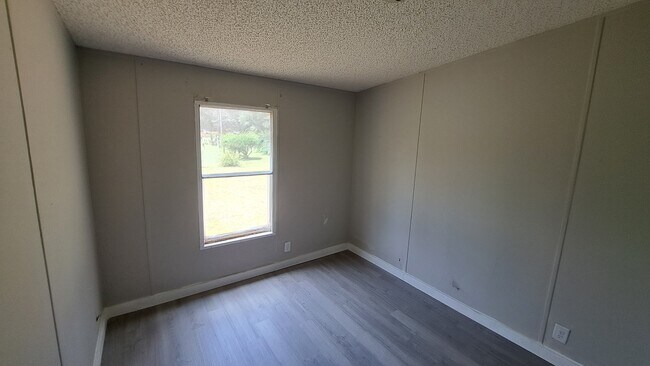 Building Photo - 40 Ginger Ln