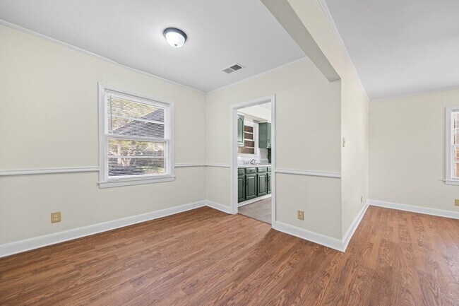 Building Photo - 1139 Russwood Rd