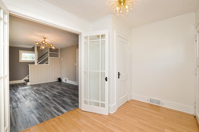 Building Photo - 408 15th Ave SW