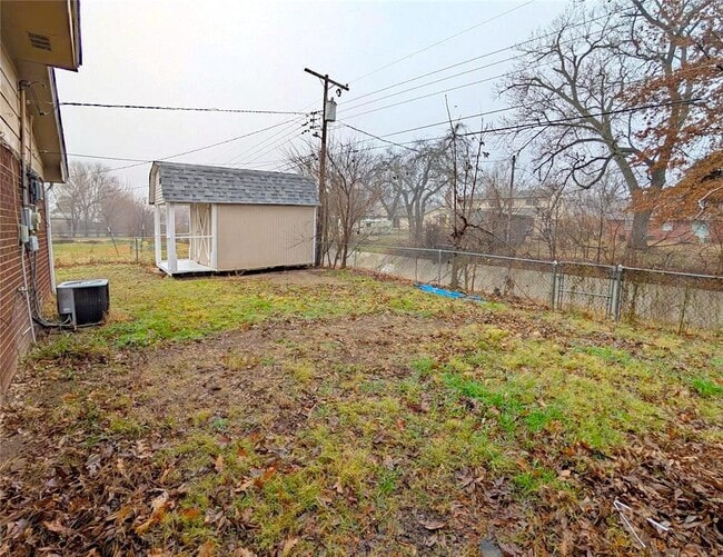 Building Photo - 3301 Oakbrook Dr