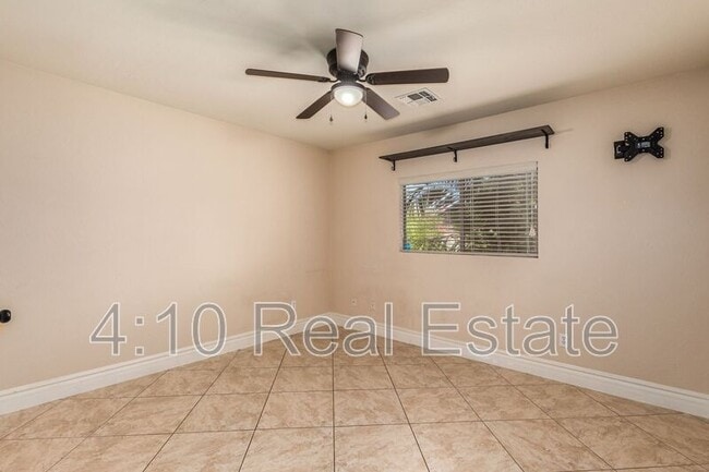 Building Photo - 3748 E Betsy Ln