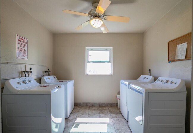Building Photo - 7461 W Country Club Dr N