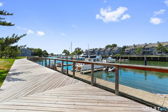 Building Photo - 1 Island Dr