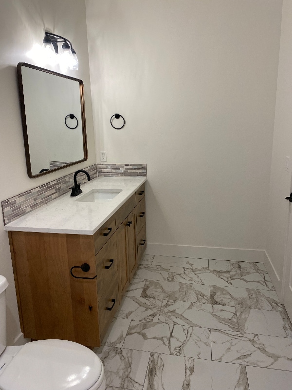 Building Photo - 15550 Riverside Rd