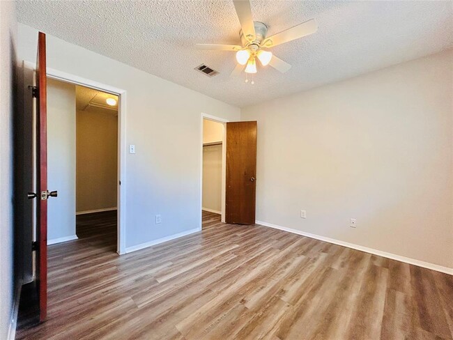 Building Photo - 7001 Winedale Dr