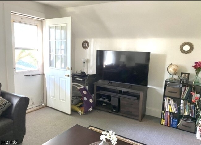 Building Photo - 610 Corliss Ave