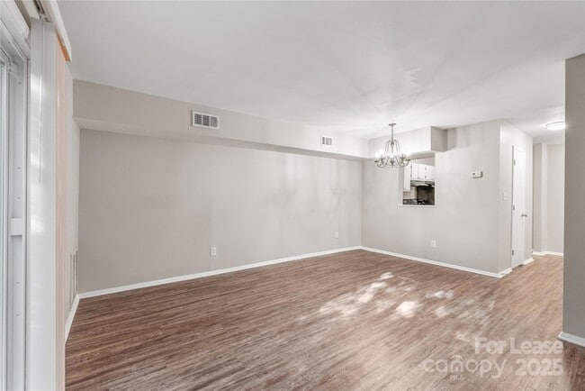 Building Photo - 951 Hollywood St
