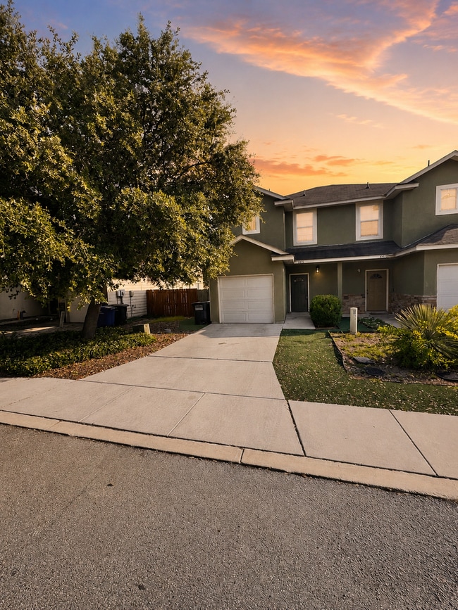 Building Photo - Wurzbach Meadows Town Home
