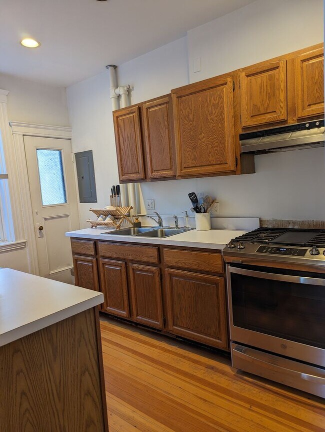 Building Photo - SEPTEMBER 1 Cambridge lovely 1 bedroom on Shepard Street