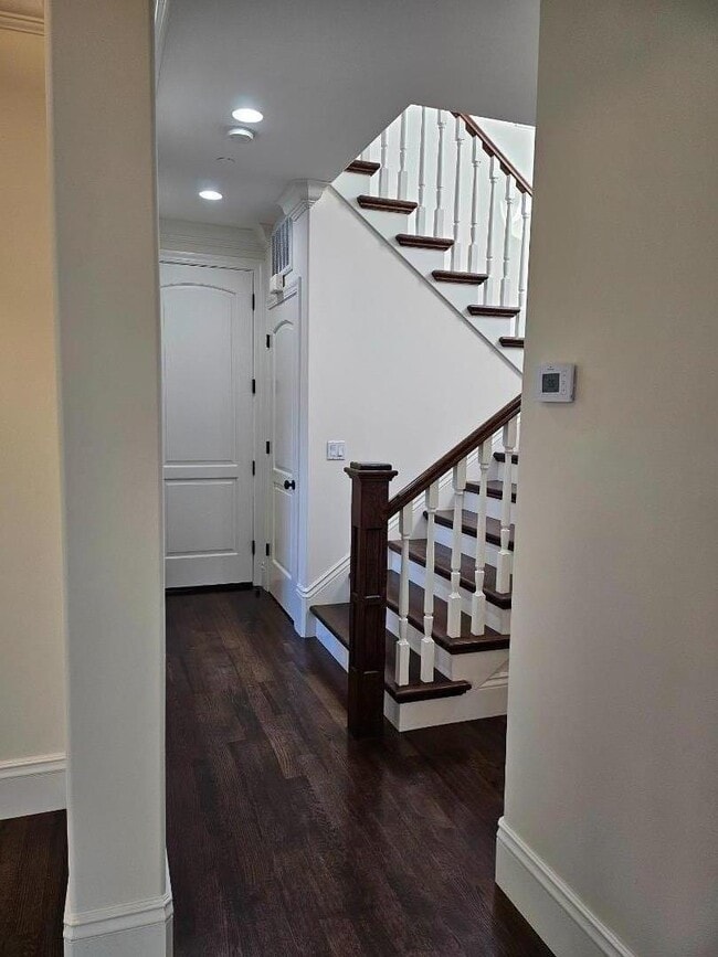 Building Photo - 919 Fremont Pl