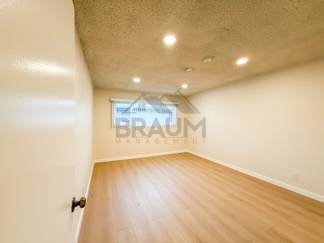 Building Photo - 6041 Whitsett Ave