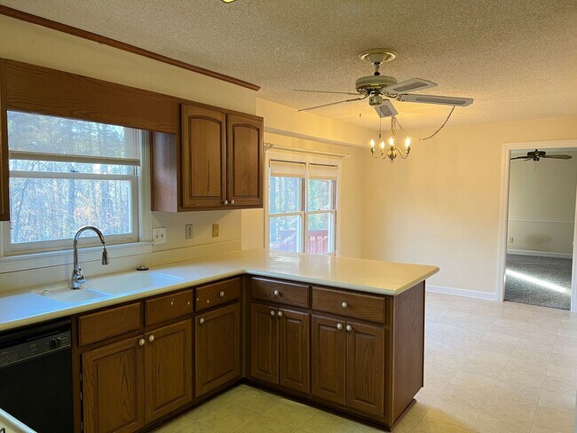 Building Photo - River North Country Club